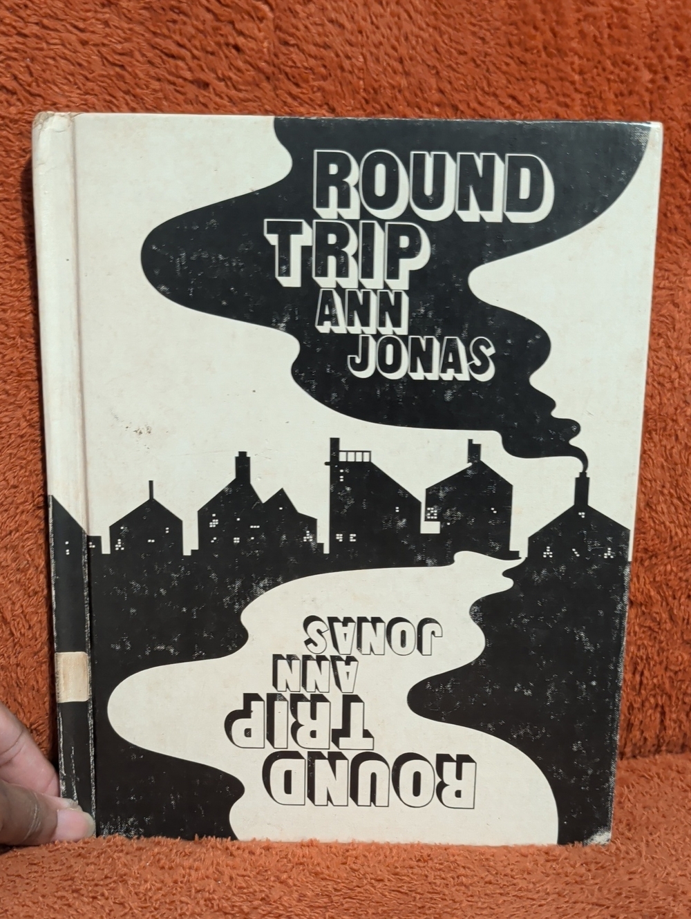 Round Trip by Ann Jonas - Hardback Book